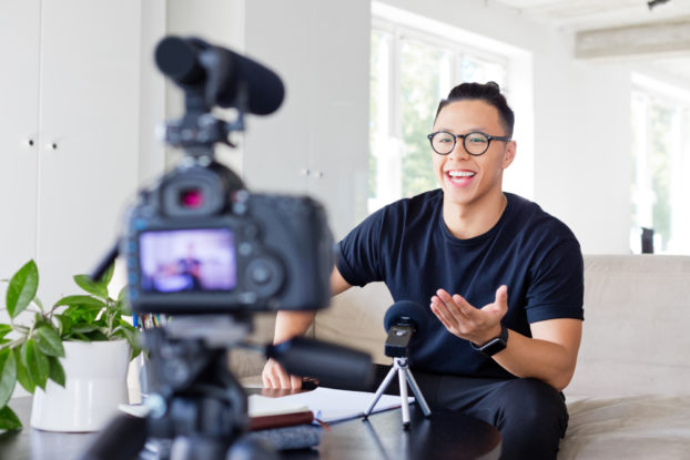 Easiest & Effective Ways to Start Vlogging