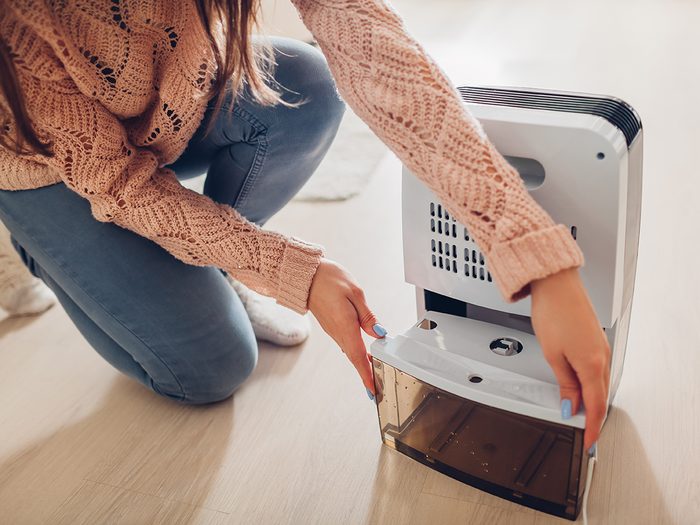 There's nothing like walking into the incredible comfort of air conditioning after a summer heatwave. However, air conditioning is not an option in specific residences, particularly those built before the 1950s. So, how do you keep a house cool in the summer without air conditioning? So in this article, we will discuss the simple tips on how to cool down a room without Ac.
