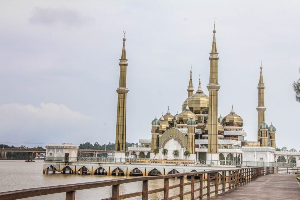 The Beautiful And Largest Mosque in The World- Top 8 World Largest and Beautiful Mosques